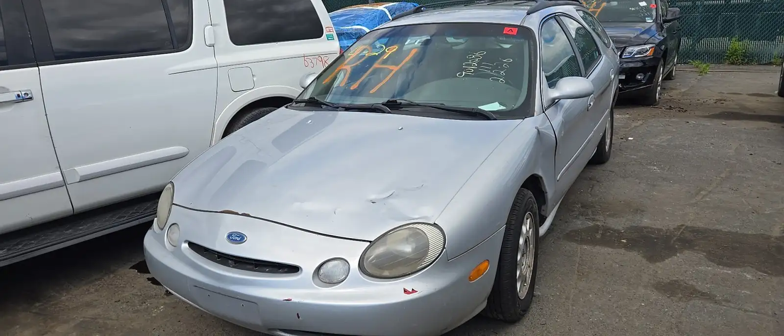Photo of 1996 Ford Taurus