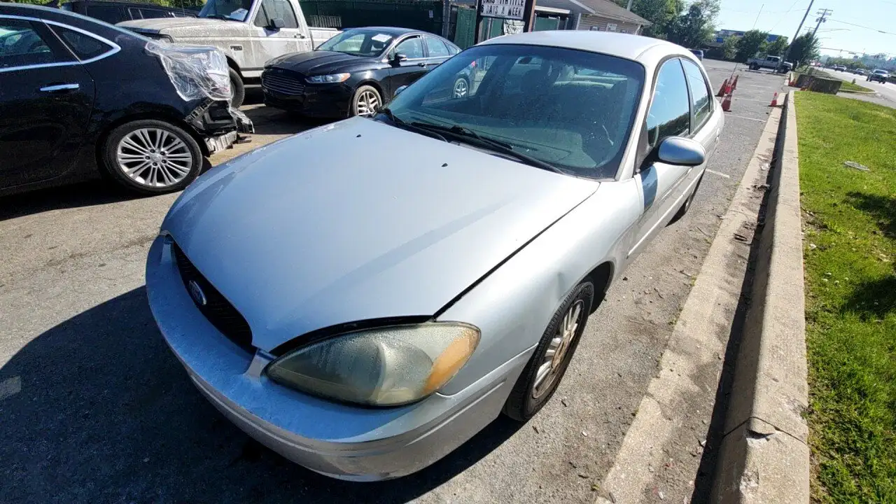 Photo of 2005 Ford Taurus