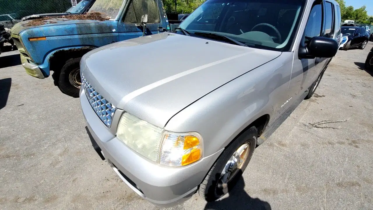 Photo of 2004 Ford Explorer
