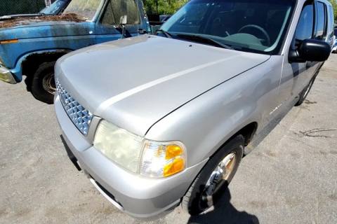 Photo of 2004 Ford Explorer