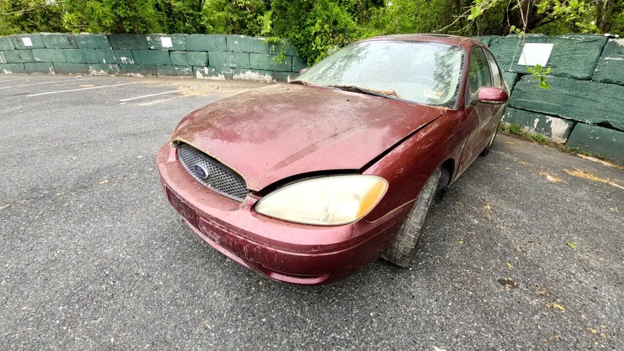 Photo of 2004 Ford Taurus