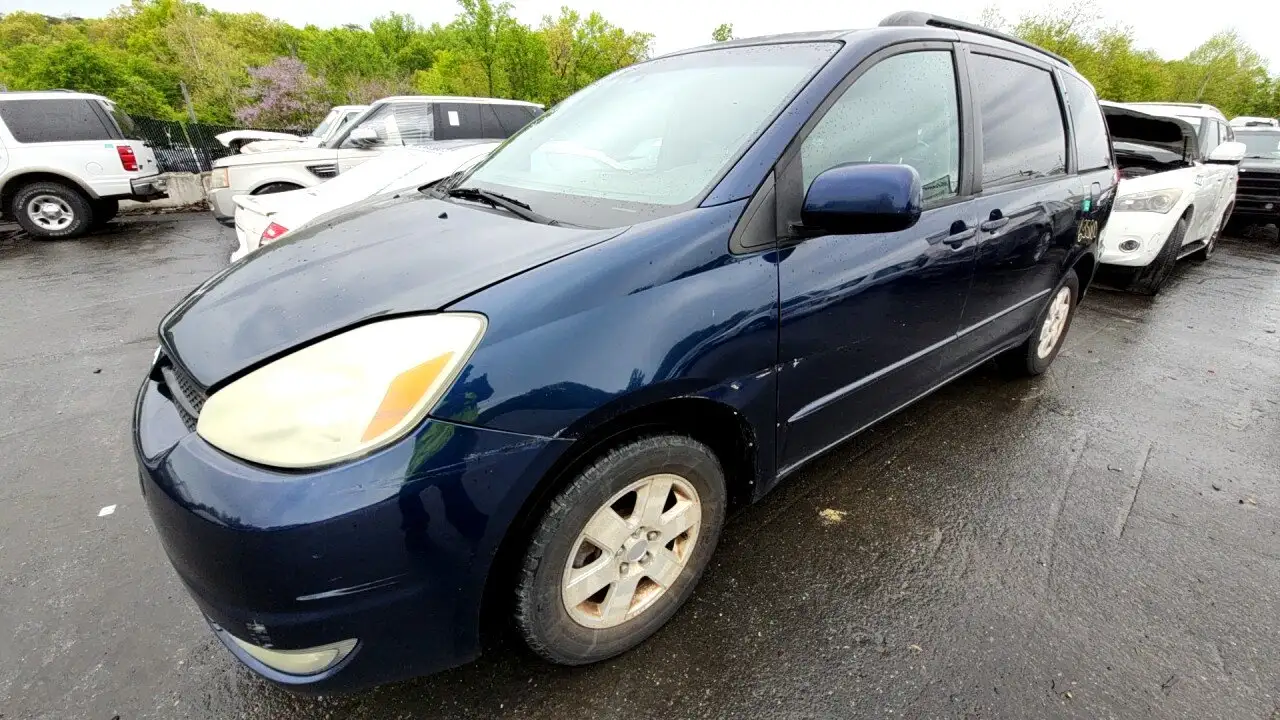 Photo of 2004 Toyota Sienna