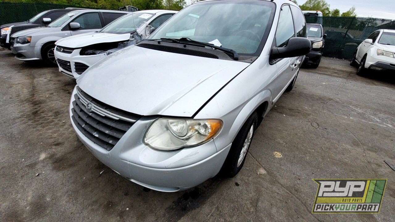 Photo of 2005 Chrysler Town & Country