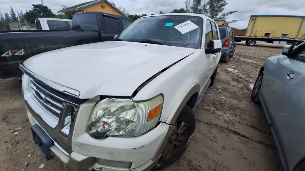 Photo of 2010 Ford Explorer