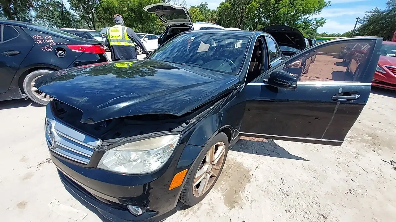Photo of 2010 Mercedes-Benz C300