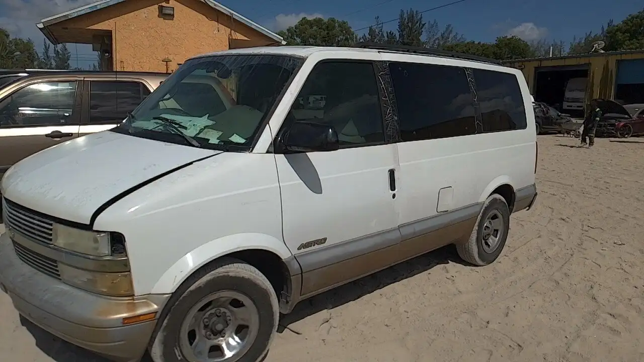 Photo of 2000 Chevrolet Astro