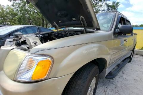 Photo of 2002 Ford Explorer Sport Trac