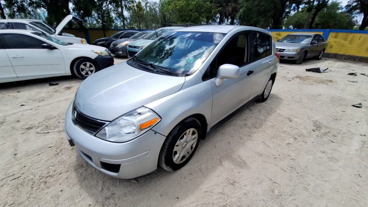 Photo of 2010 Nissan Versa