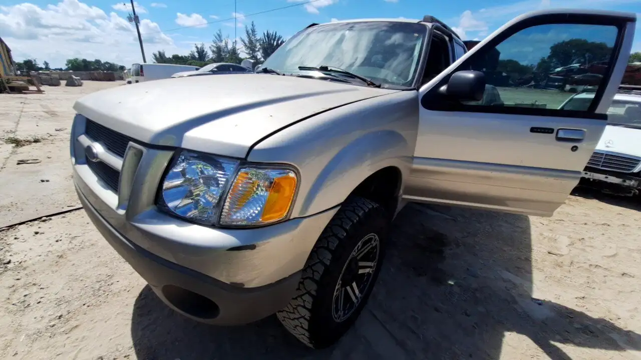 Photo of 2003 Ford Explorer Sport Trac