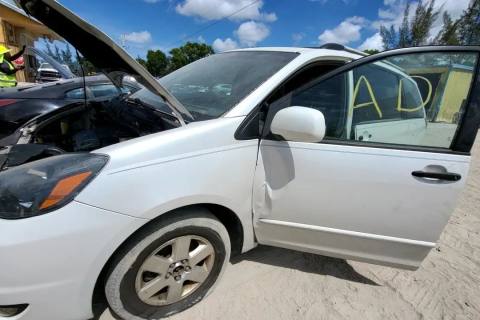 Photo of 2004 Toyota Sienna