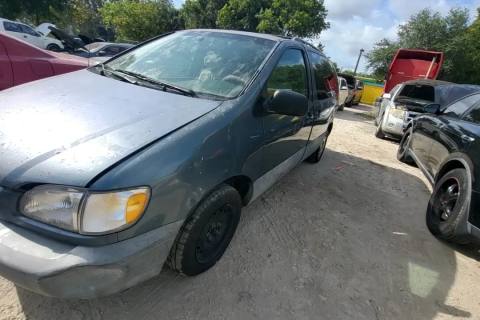 Photo of 2000 Toyota Sienna