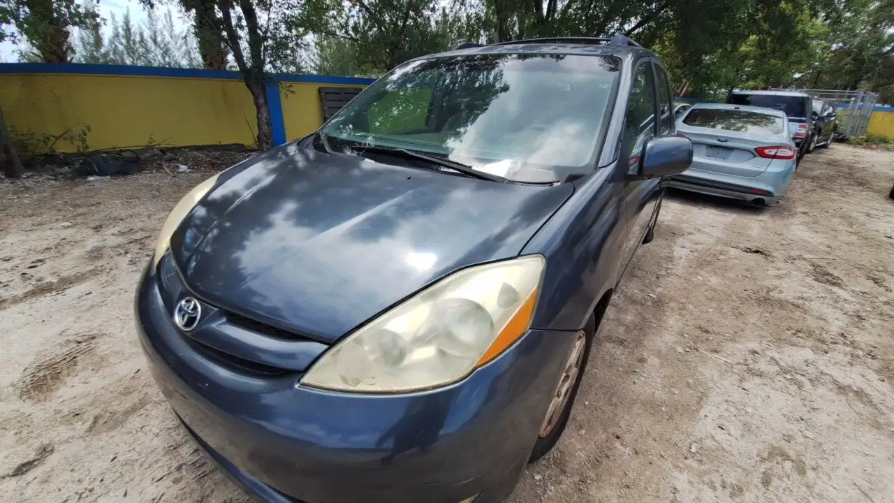 Photo of 2006 Toyota Sienna
