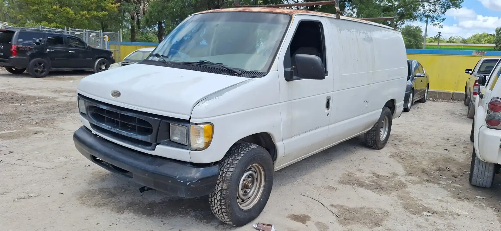 Photo of 1999 Ford E-150 Econoline