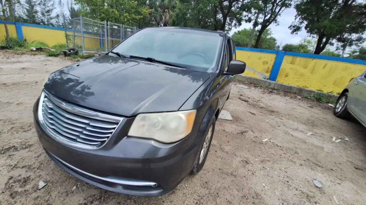 Photo of 2015 Chrysler Town & Country