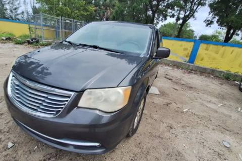 Photo of 2015 Chrysler Town & Country