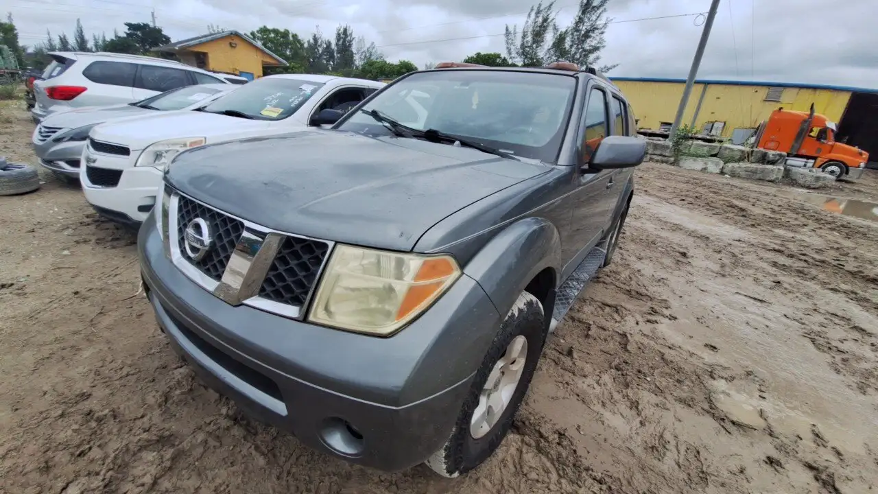 Photo of 2005 Nissan Pathfinder