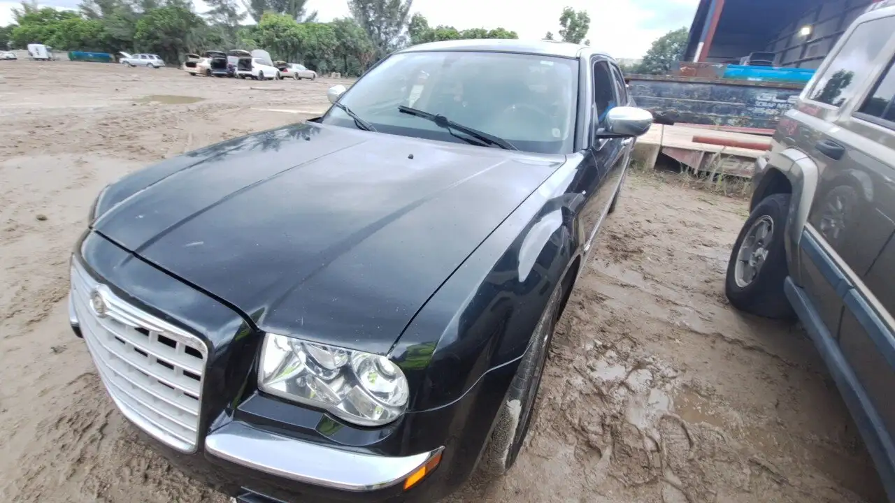 Photo of 2005 Chrysler 300
