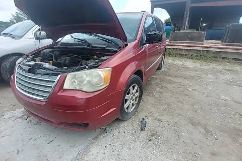 Photo of 2010 Chrysler Town & Country