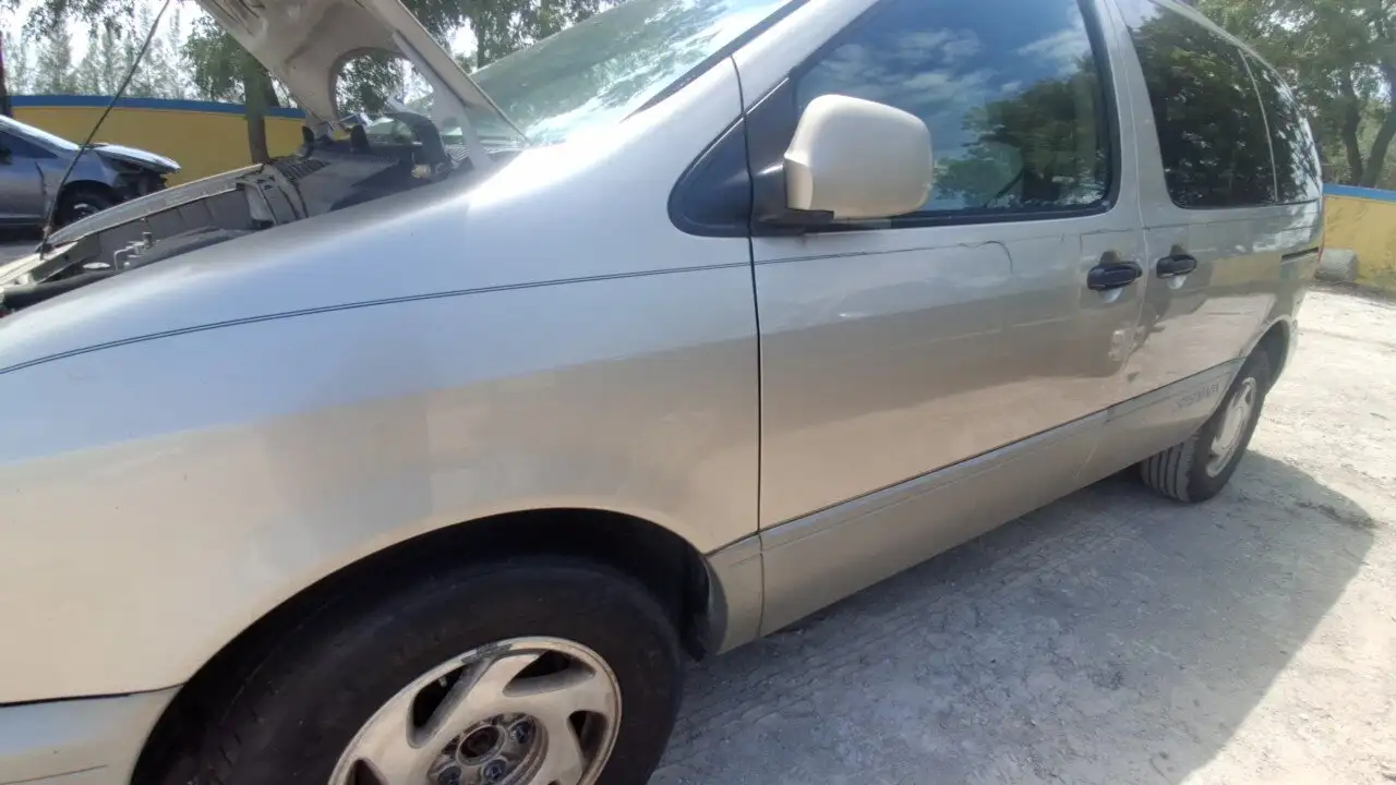 Photo of 2001 Toyota Sienna