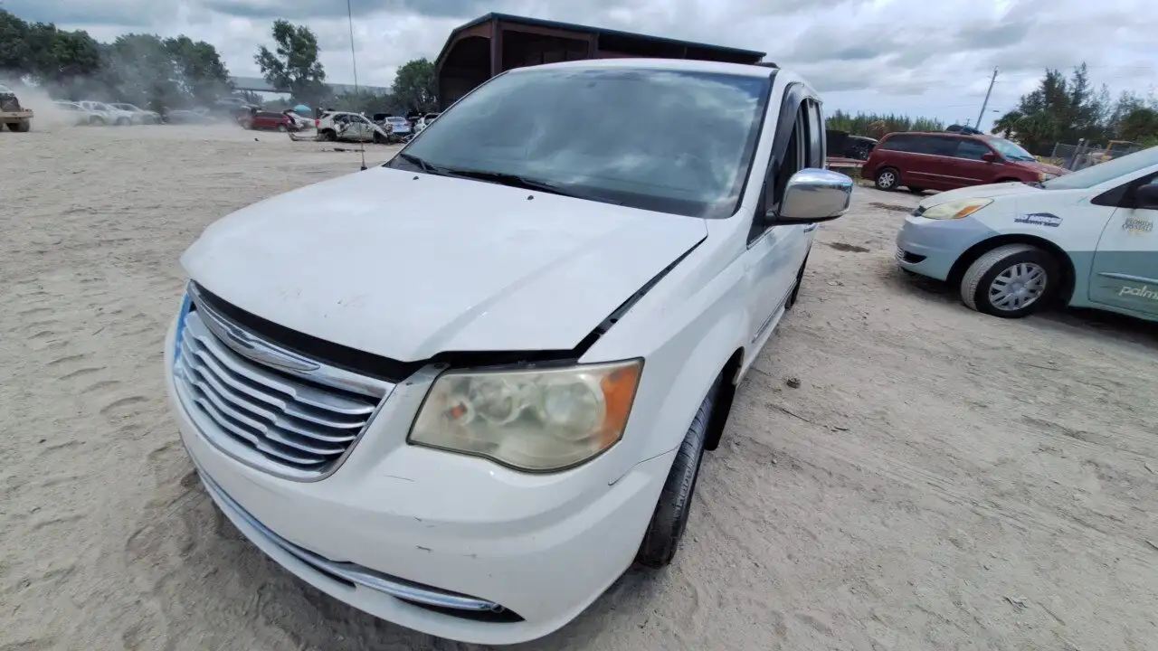 Photo of 2012 Chrysler Town & Country