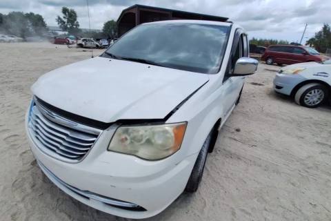 Photo of 2012 Chrysler Town & Country