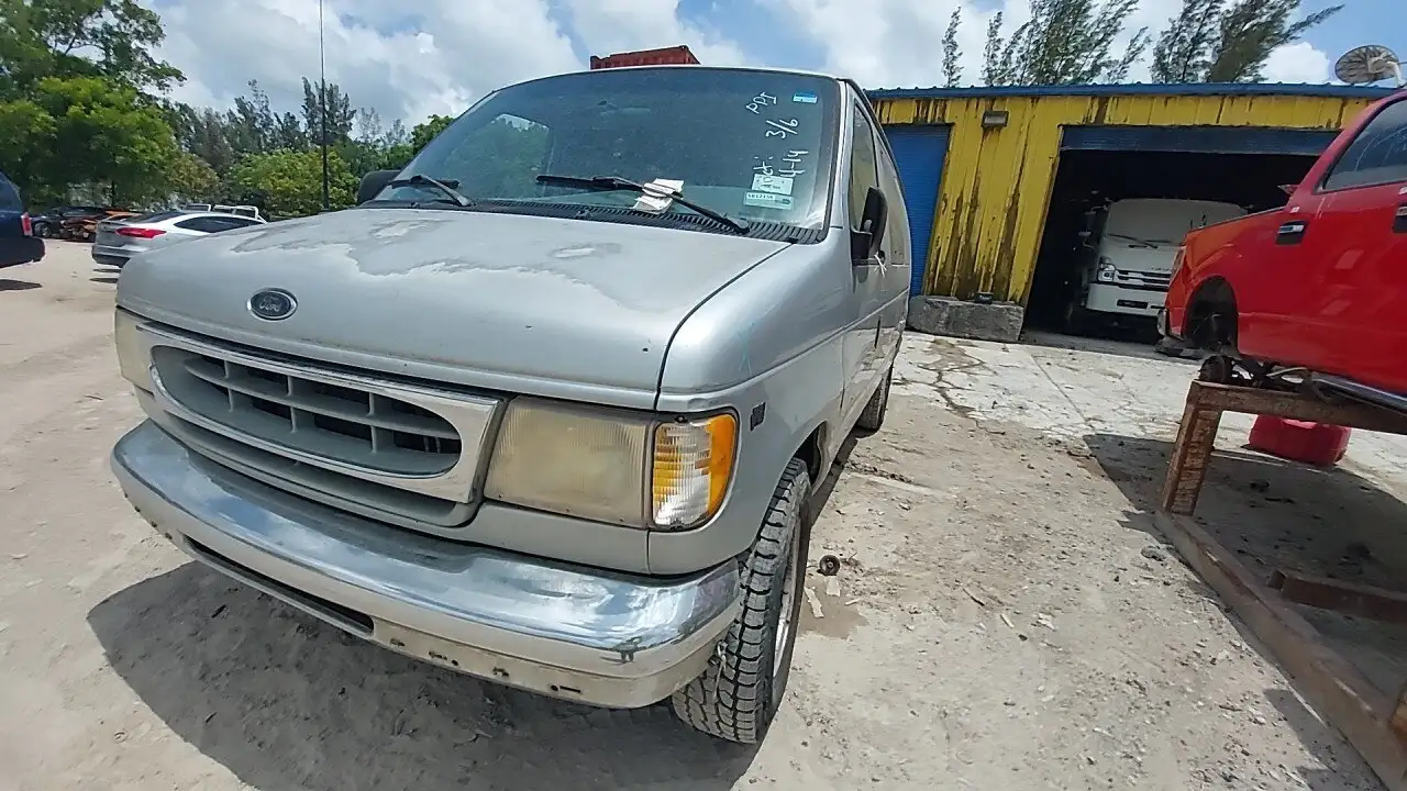 Photo of 2000 Ford E-350 Super Duty