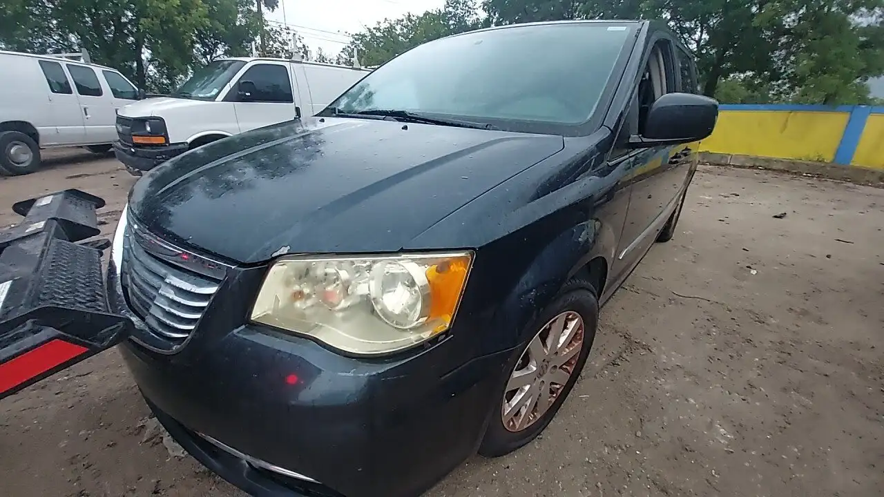 Photo of 2013 Chrysler Town & Country