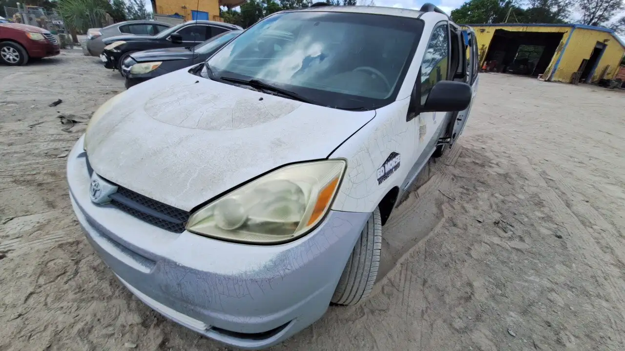Photo of 2005 Toyota Sienna