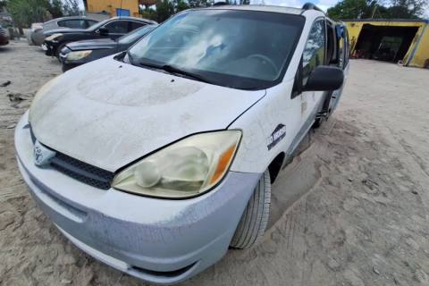 Photo of 2005 Toyota Sienna