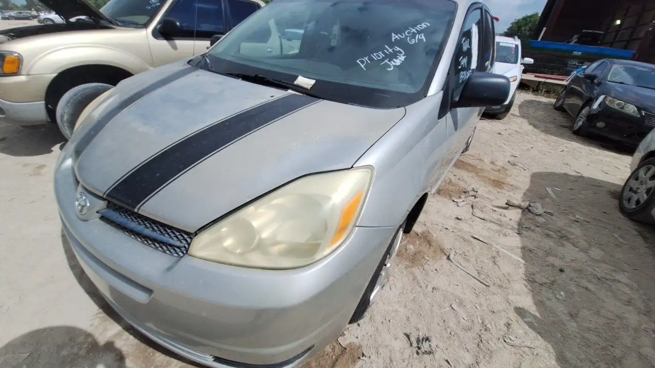 Photo of 2005 Toyota Sienna