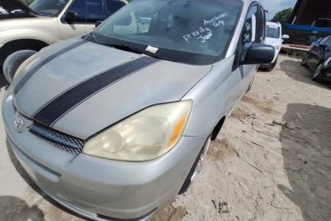 Photo of 2005 Toyota Sienna