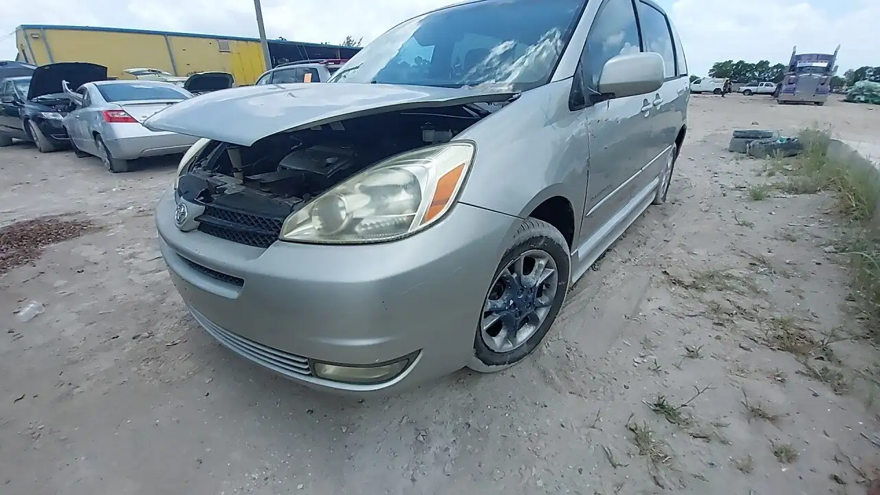 Photo of 2005 Toyota Sienna