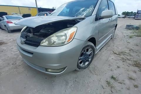 Photo of 2005 Toyota Sienna