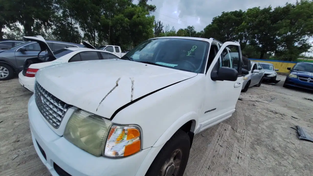 Photo of 2004 Ford Explorer