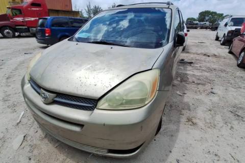 Photo of 2004 Toyota Sienna