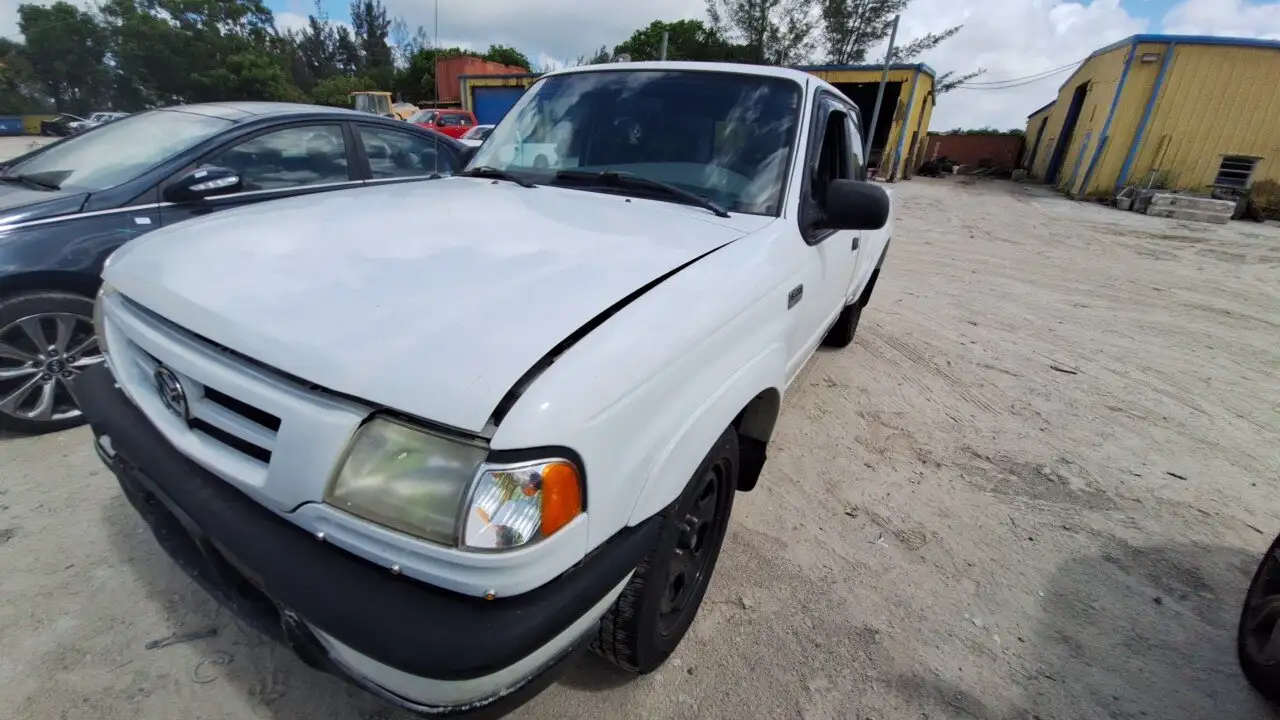 Photo of 2001 Mazda B4000