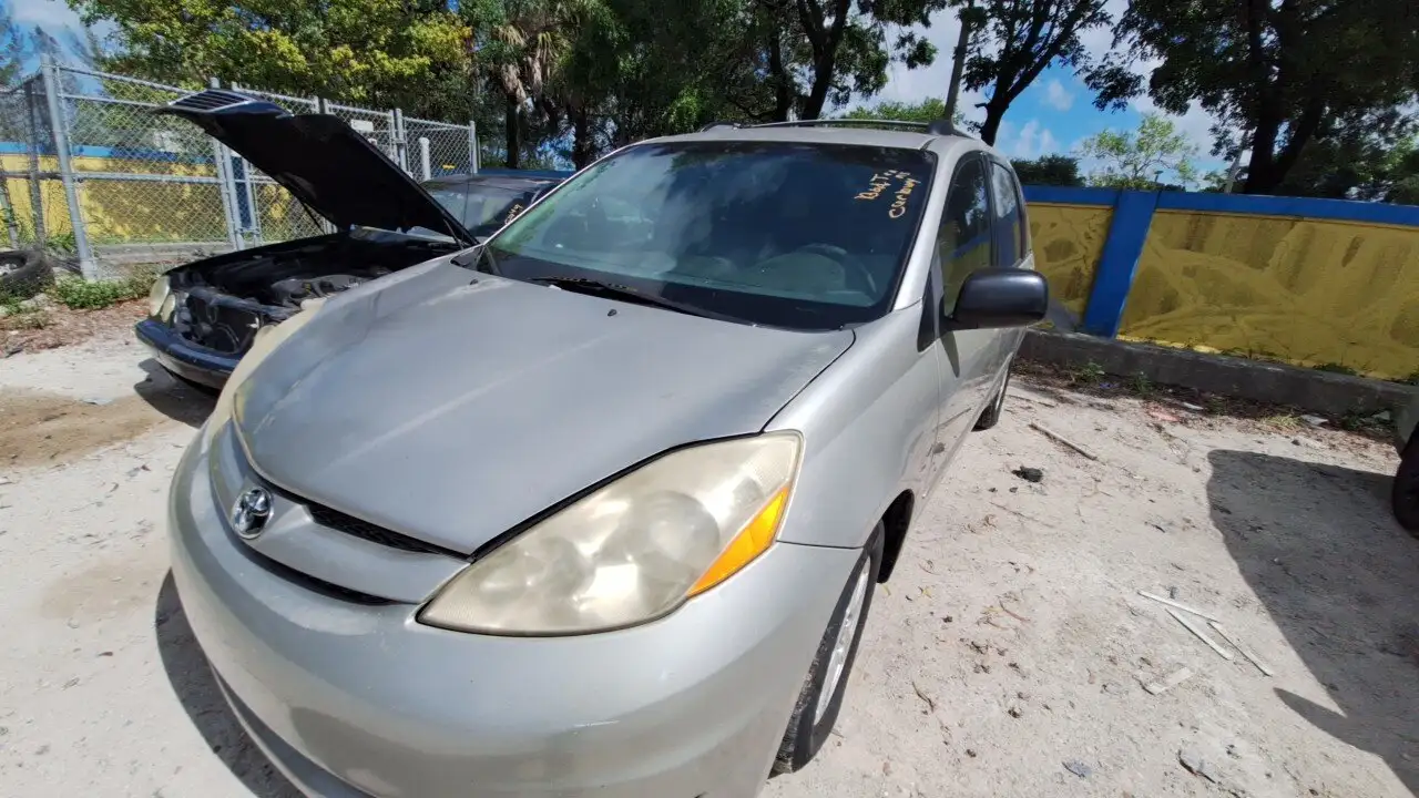Photo of 2008 Toyota Sienna