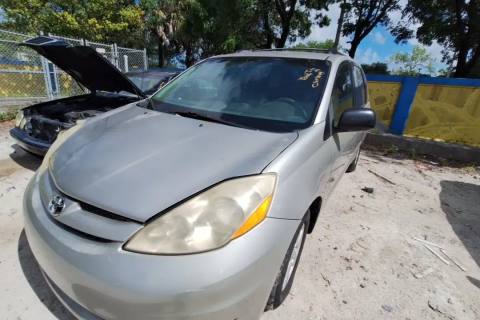 Photo of 2008 Toyota Sienna