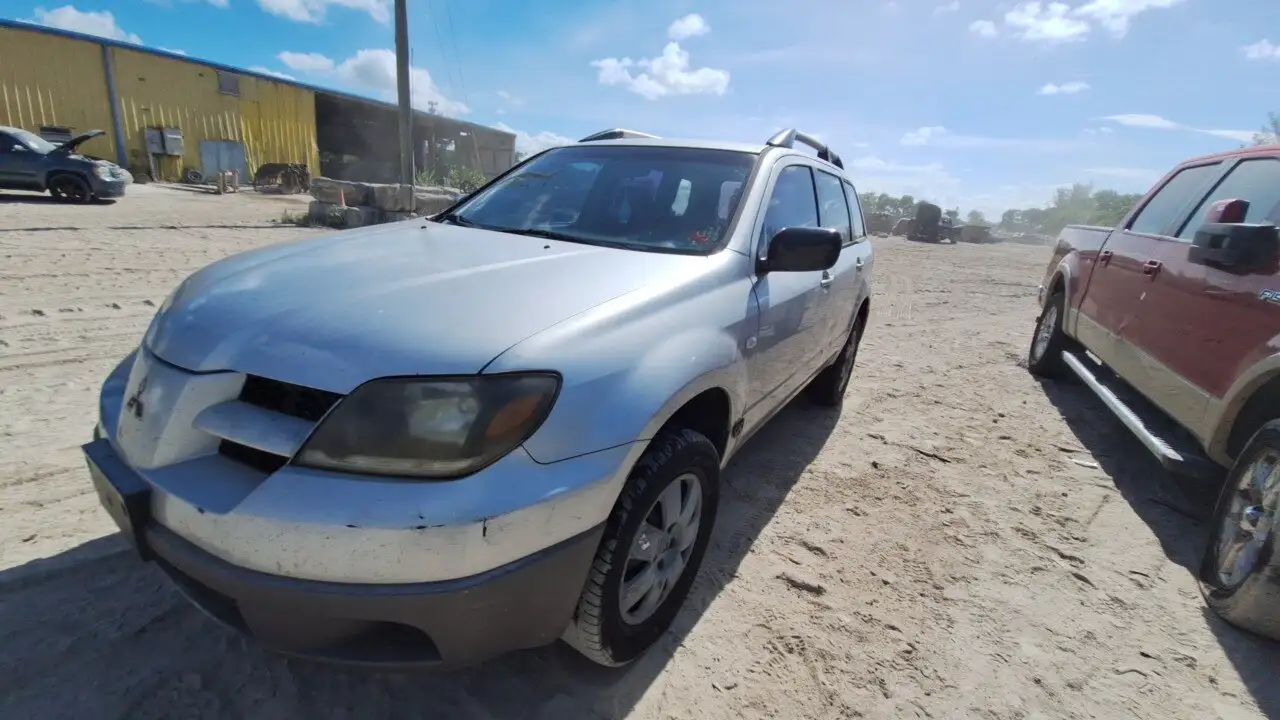 Photo of 2003 Mitsubishi Outlander