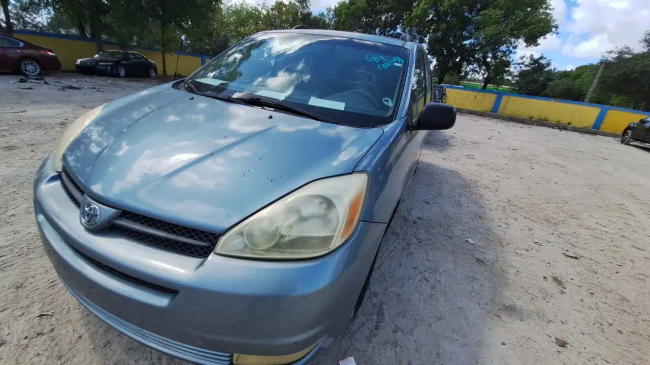Photo of 2005 Toyota Sienna