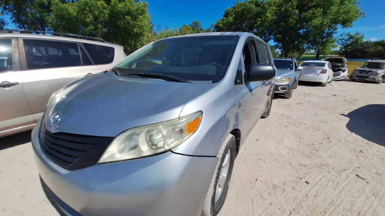 Photo of 2011 Toyota Sienna