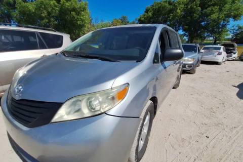 Photo of 2011 Toyota Sienna