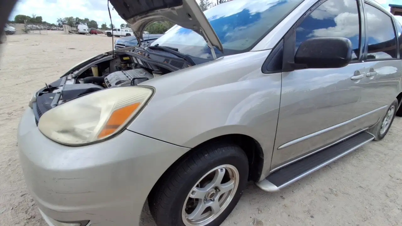 Photo of 2005 Toyota Sienna