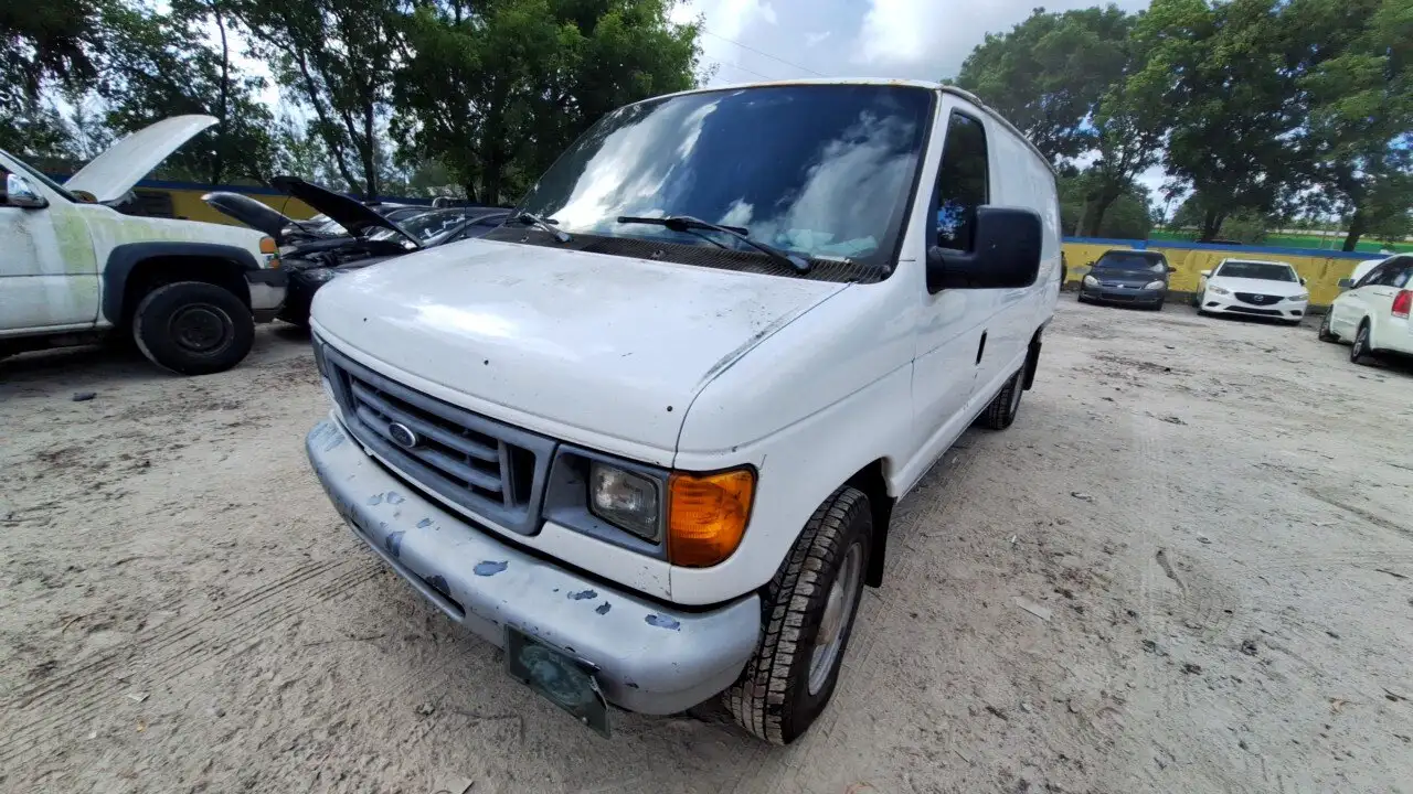 Photo of 2006 Ford E-150
