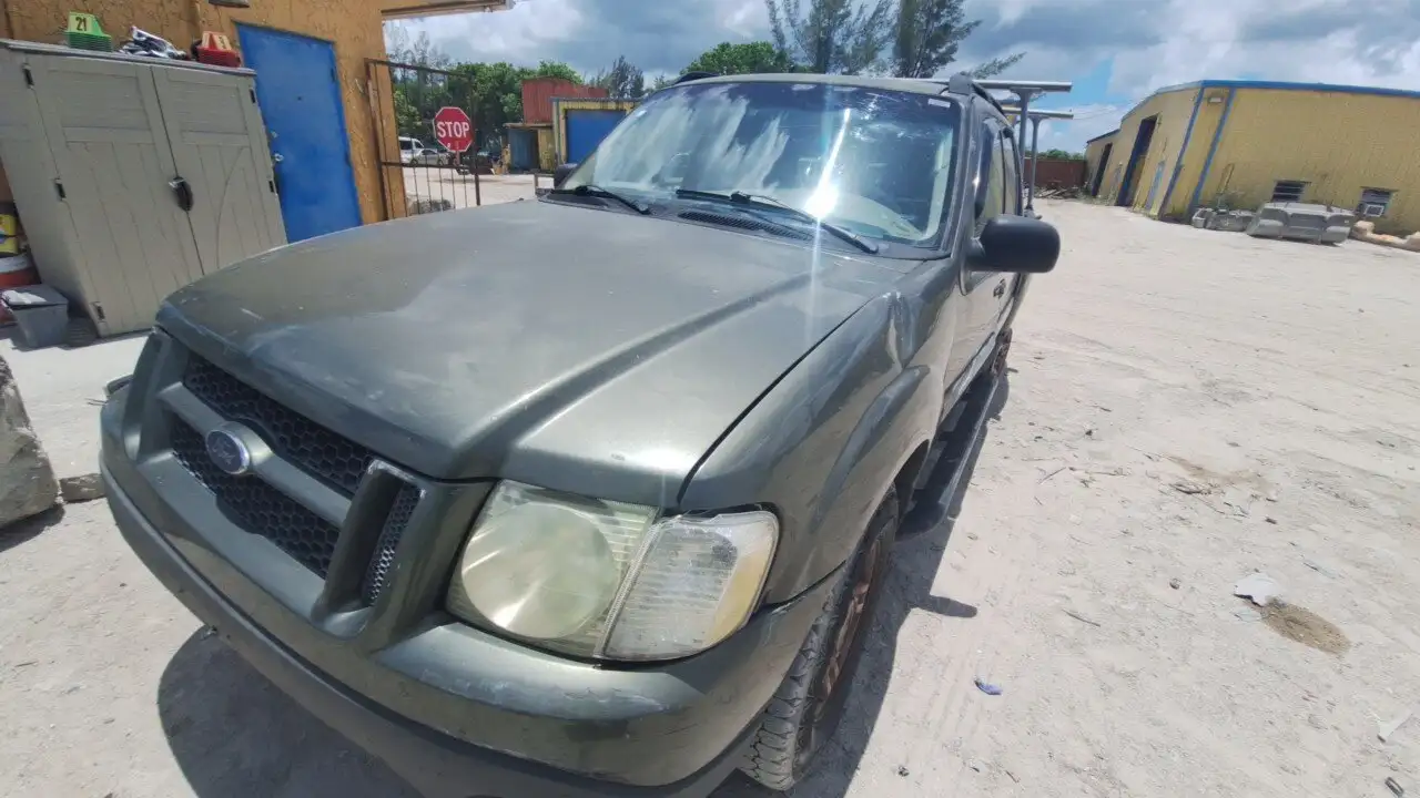 Photo of 2004 Ford Explorer Sport Trac