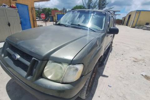 Photo of 2004 Ford Explorer Sport Trac