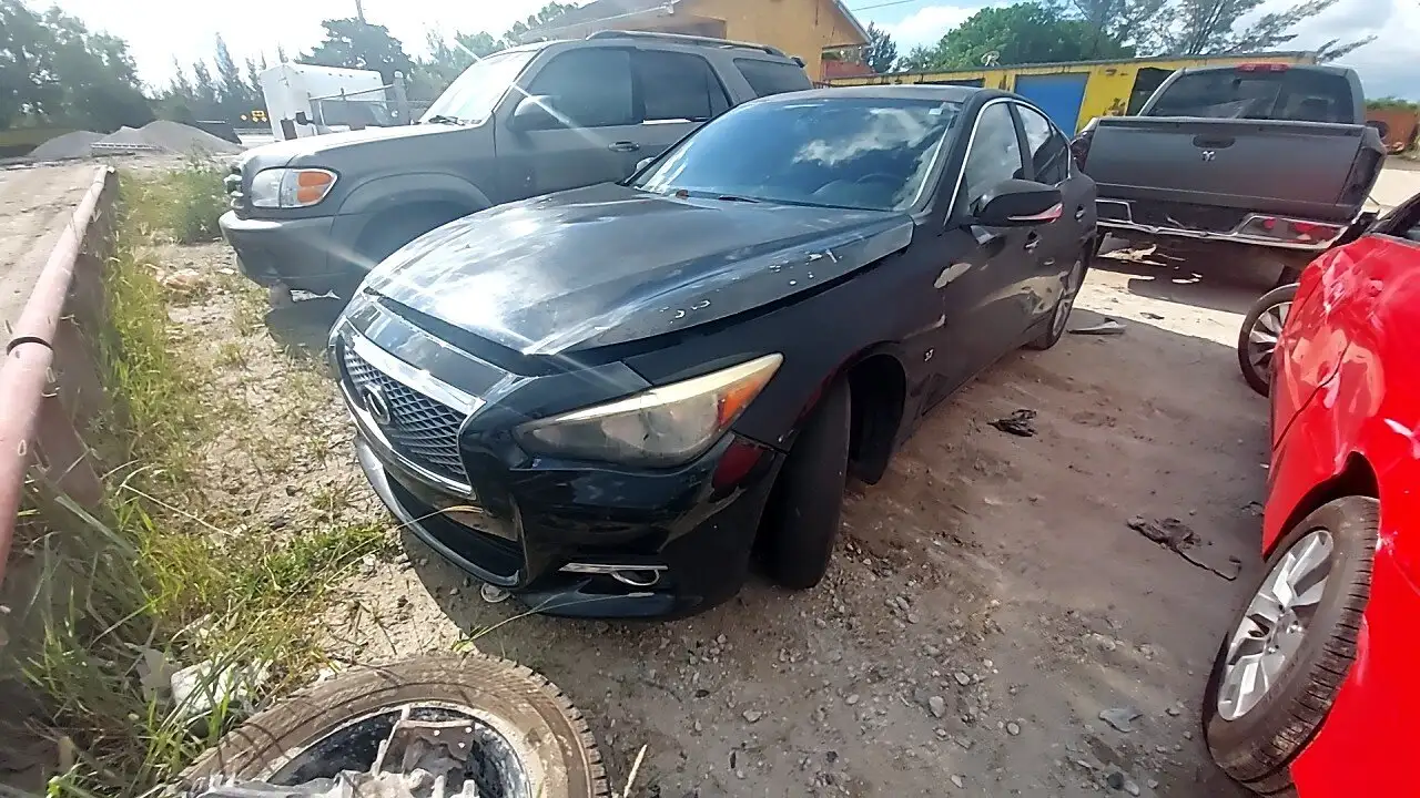 Photo of 2015 Infiniti Q50