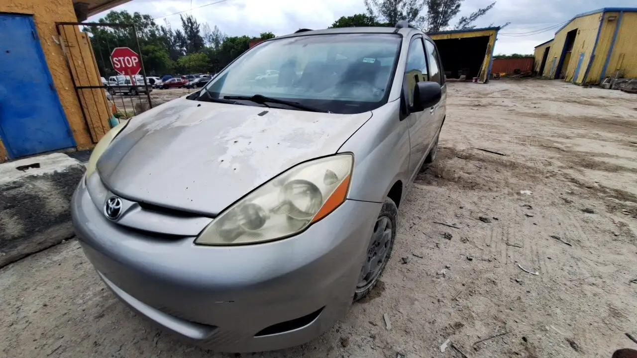 Photo of 2006 Toyota Sienna