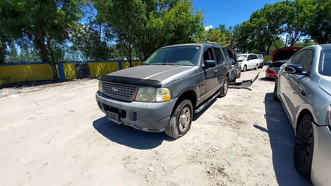 Photo of 2004 Ford Explorer