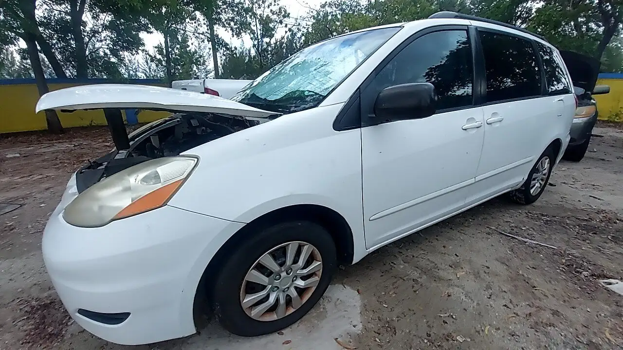 Photo of 2008 Toyota Sienna